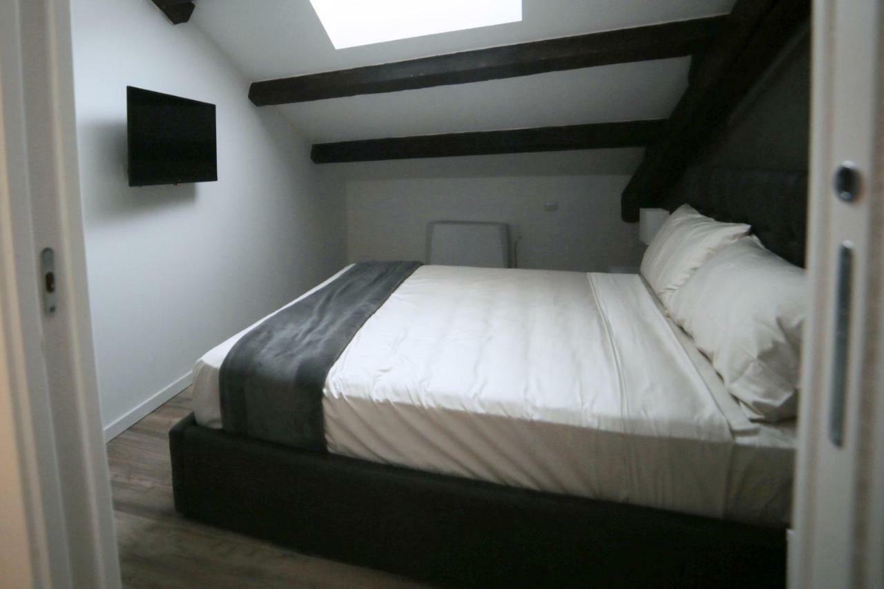 Moscova Attic Near Duomo Apartment Milan Exterior photo