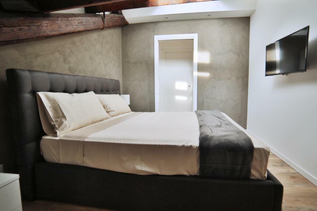 Moscova Attic Near Duomo Apartment Milan Exterior photo